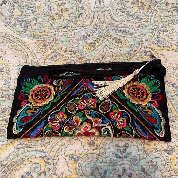 Embroidered clutch makeup bag - Picture 1 of 3